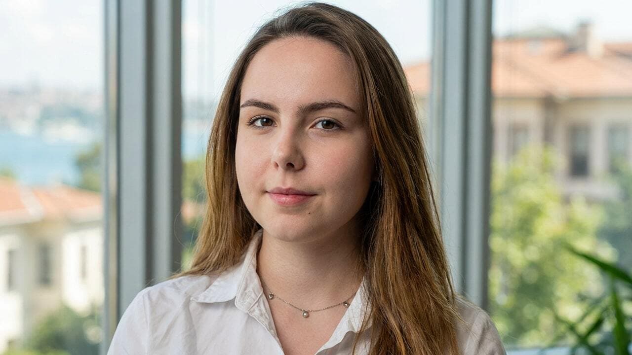 Руя Кючюкали — преподаватель Turkly